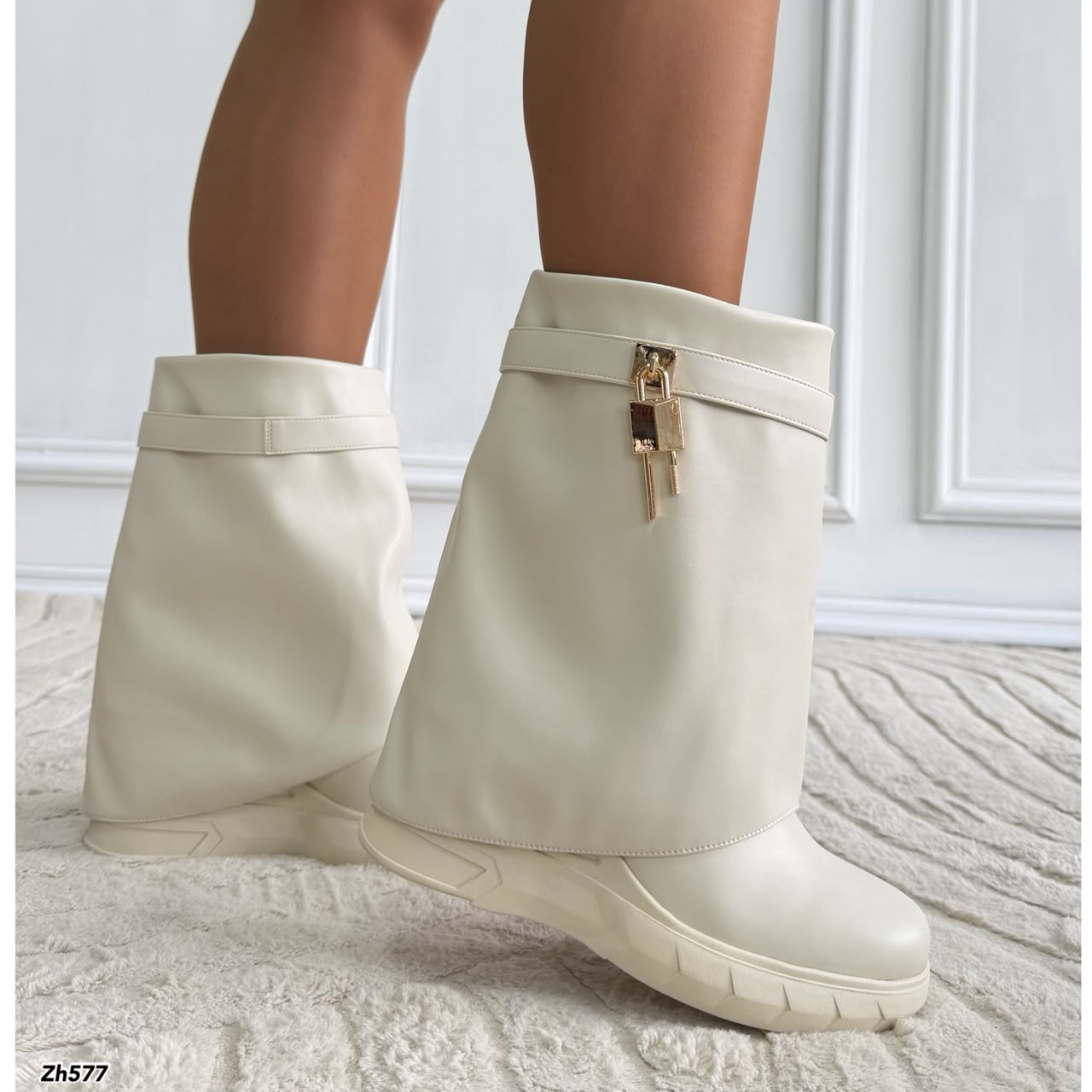 Bota beige doblez detalle dorado tacon corrido 8cm HX3090-C1099